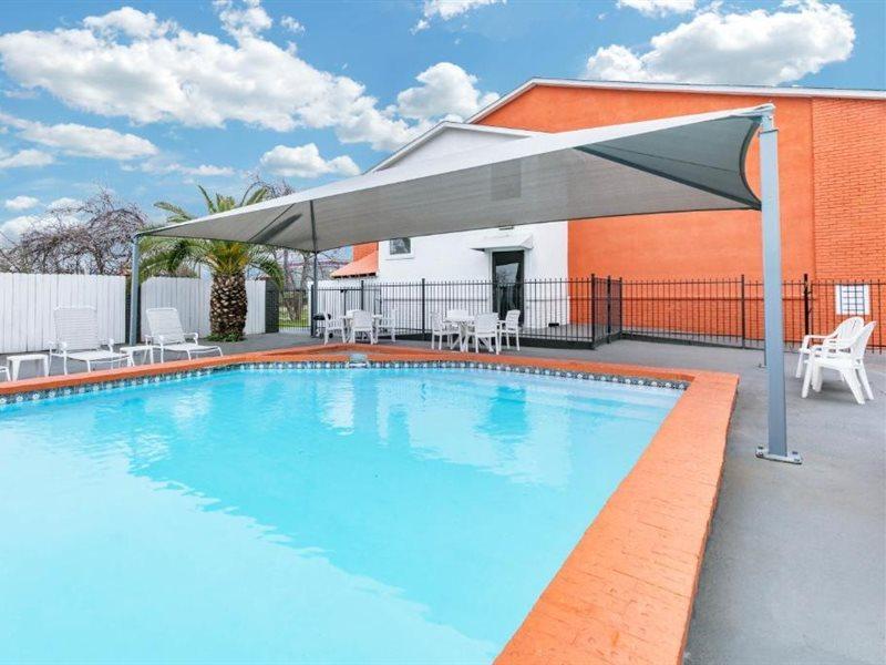 Howard Johnson By Wyndham Near Schlitterbahn New Braunfels Extérieur photo