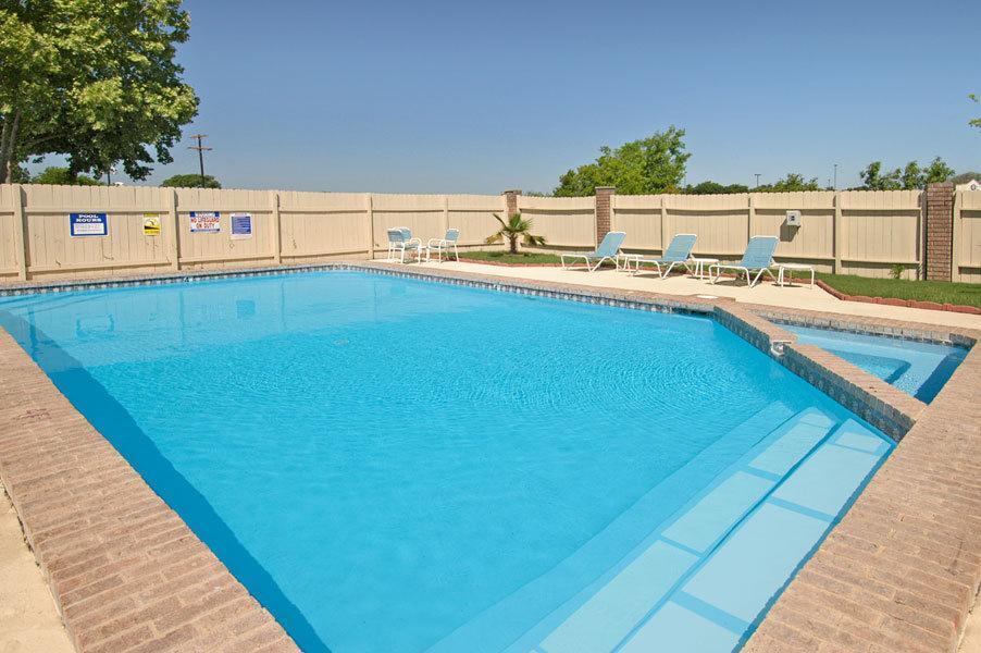 Howard Johnson By Wyndham Near Schlitterbahn New Braunfels Extérieur photo