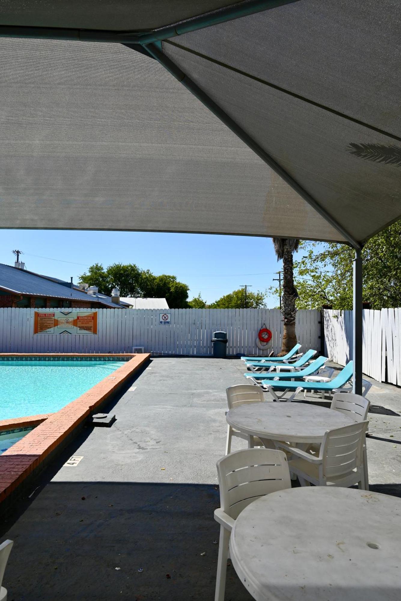 Howard Johnson By Wyndham Near Schlitterbahn New Braunfels Extérieur photo
