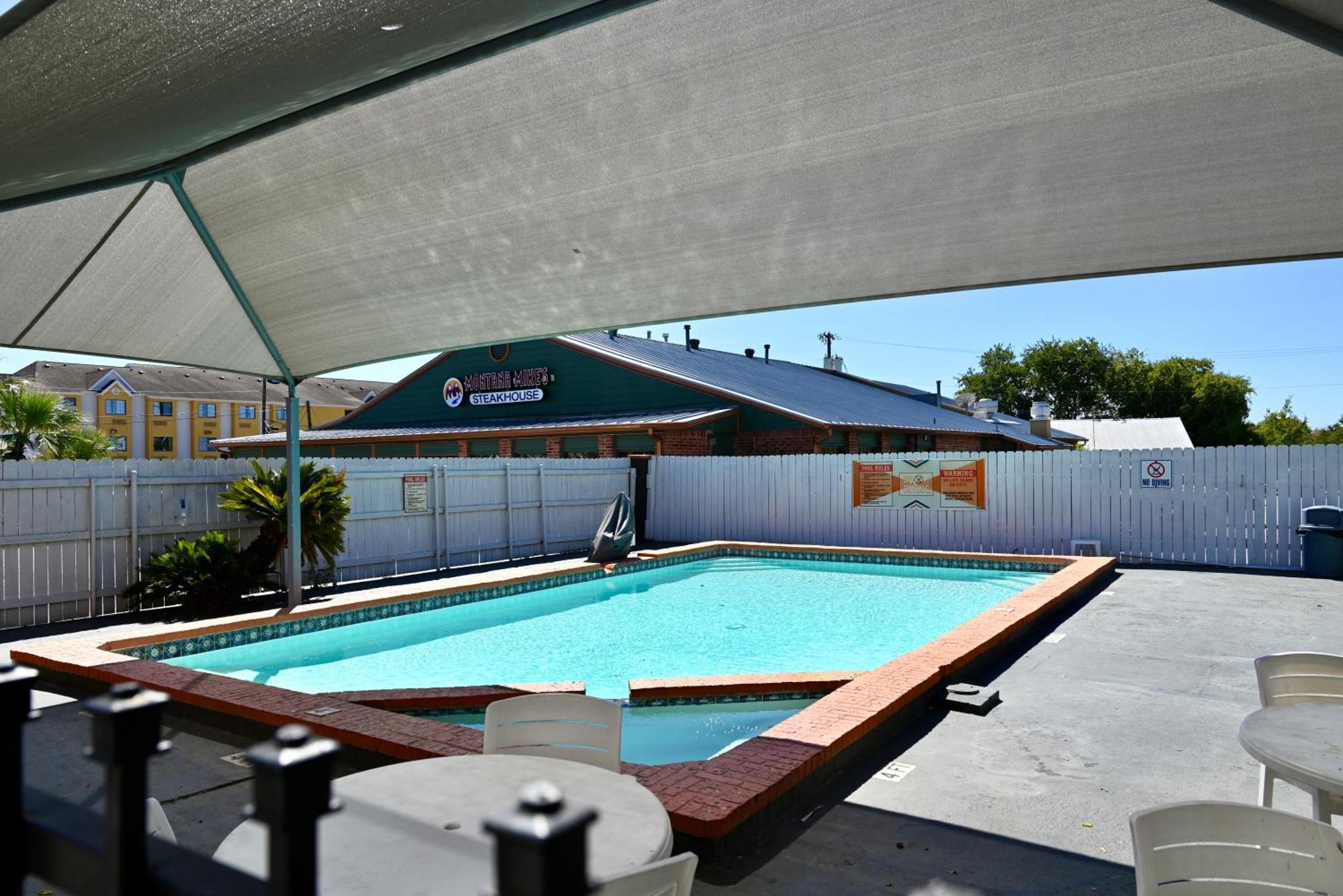 Howard Johnson By Wyndham Near Schlitterbahn New Braunfels Extérieur photo